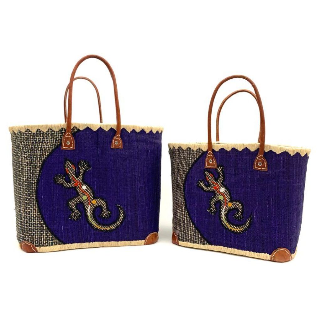 Blue raffia basket for women. With a lizard embroidery on the front and leather handle. Handmade with Love in Madagascar