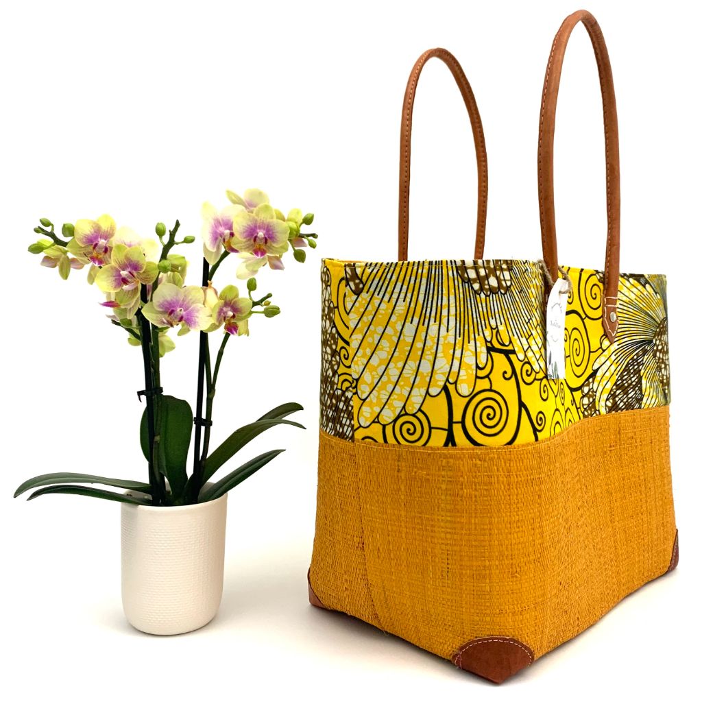 Yellow raffia basket in 3 different sizes,half raffia and half tissue wax, with  inside pockets & leather handle.Handmade in Madagascar with love. 