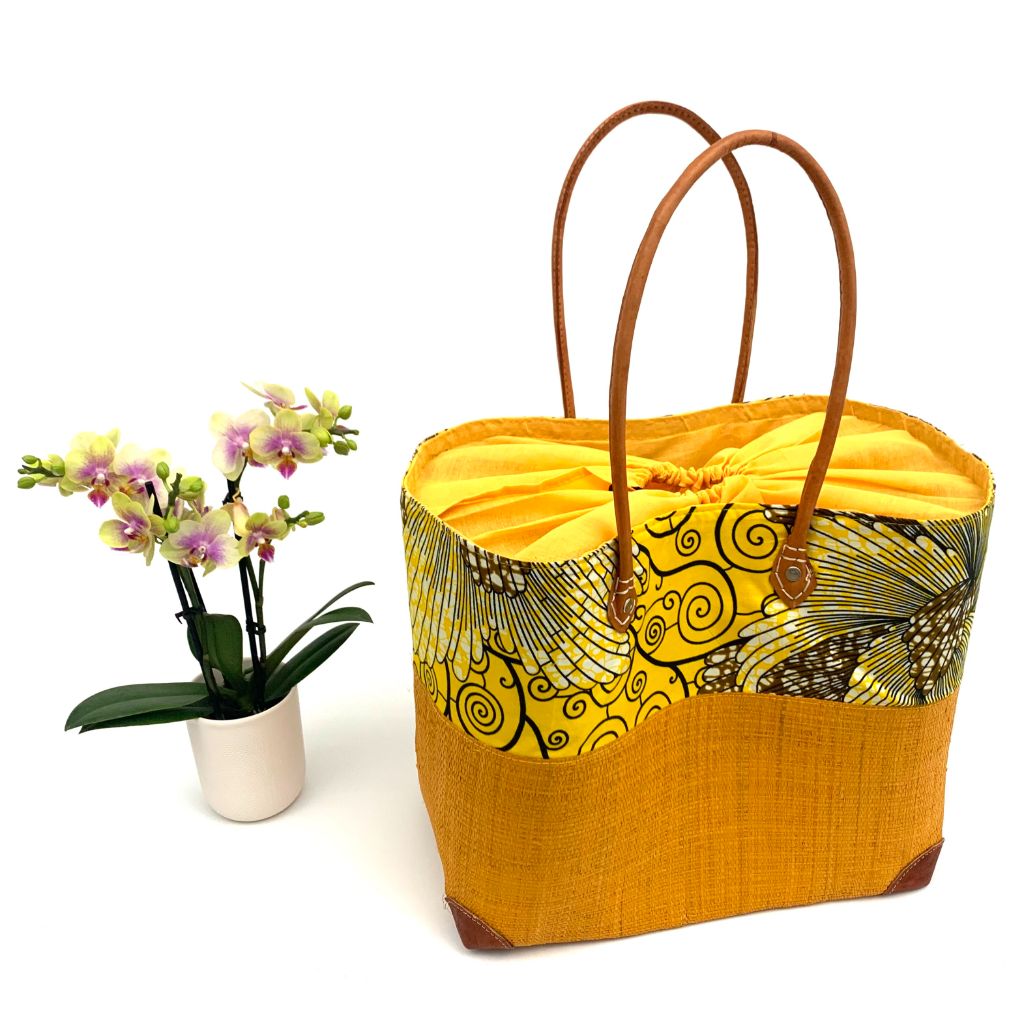 Yellow raffia basket in 3 different sizes,half raffia and half tissue wax, with  inside pockets & leather handle.Handmade in Madagascar with love. 