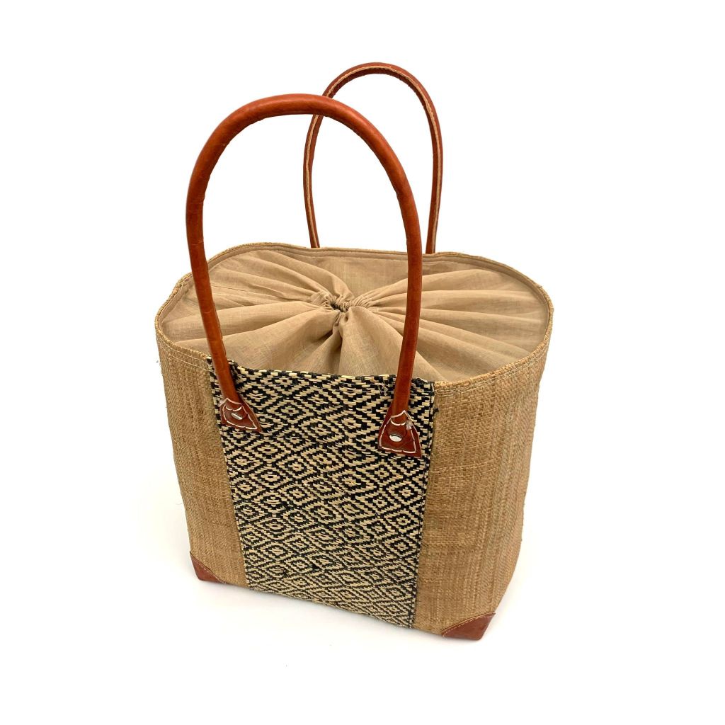 Handmade beige raffia women's classy handbag with boho design,pockets & leather handle. Made in  Madagascar 