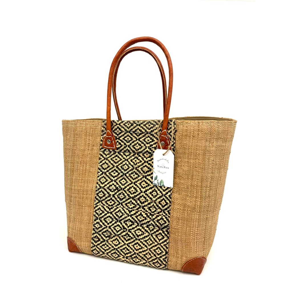 Handmade beige raffia women's classy handbag with boho design,pockets & leather handle. Made in  Madagascar 