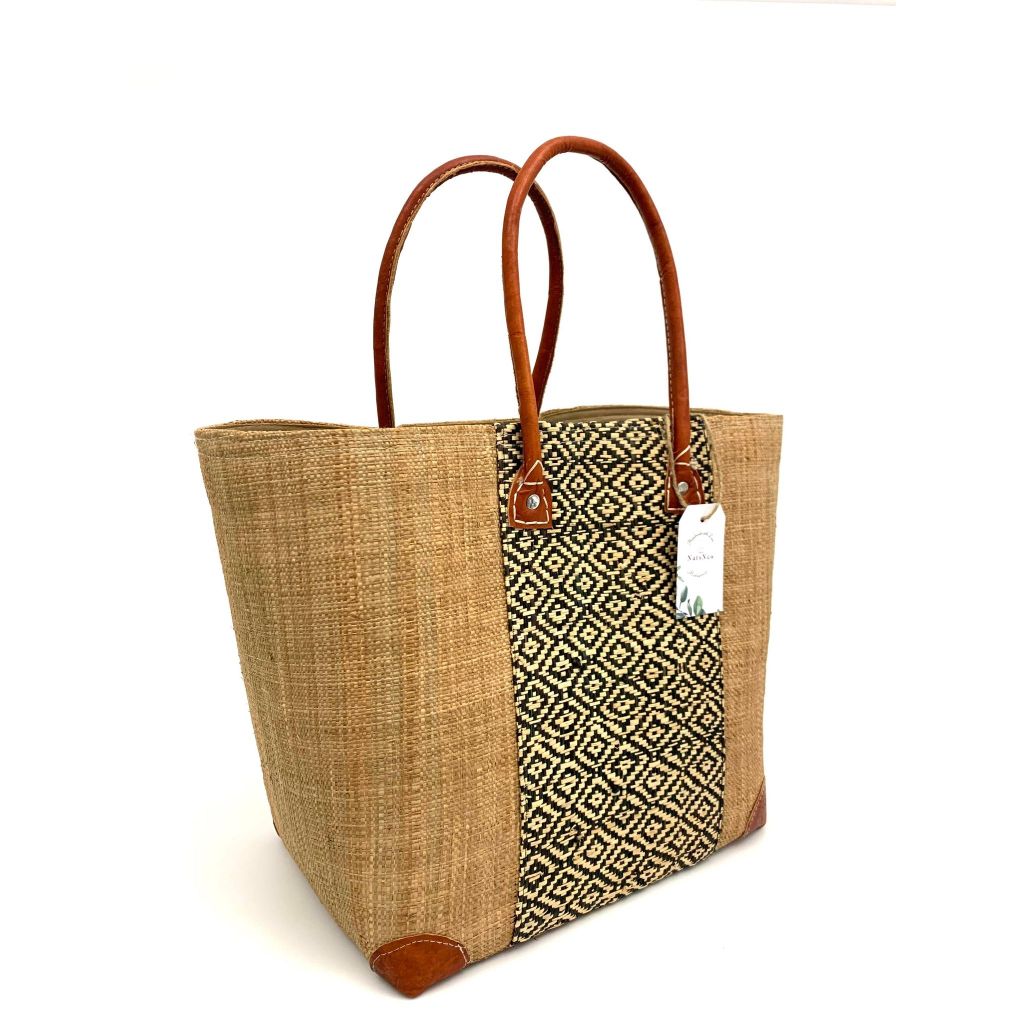 Handmade beige raffia women's classy handbag with boho design,pockets & leather handle. Made in  Madagascar 