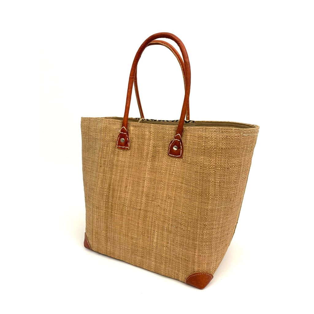 Handmade beige raffia women's classy handbag with boho design,pockets & leather handle. Made in  Madagascar 