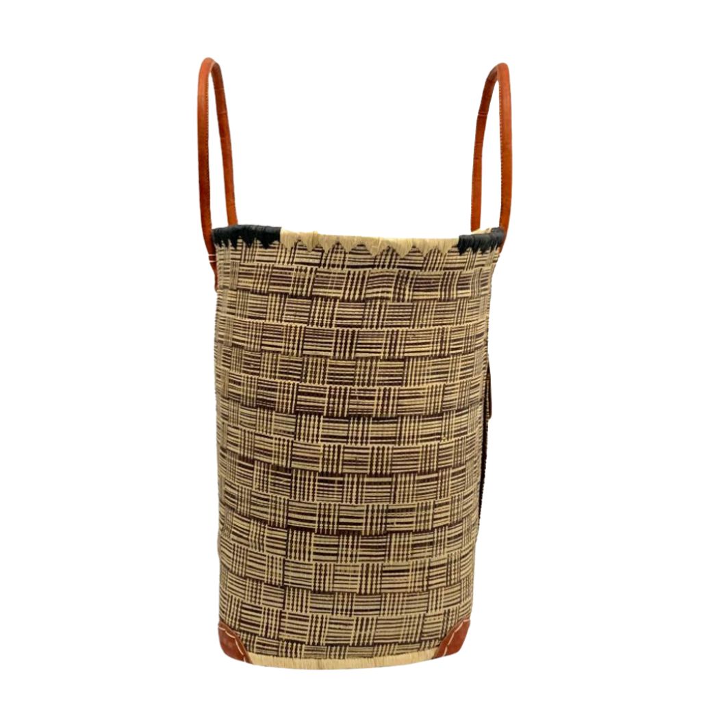 Handmade black raffia women's classy handbag with outside and inside pockets & leather handle. Made with love in Madagascar