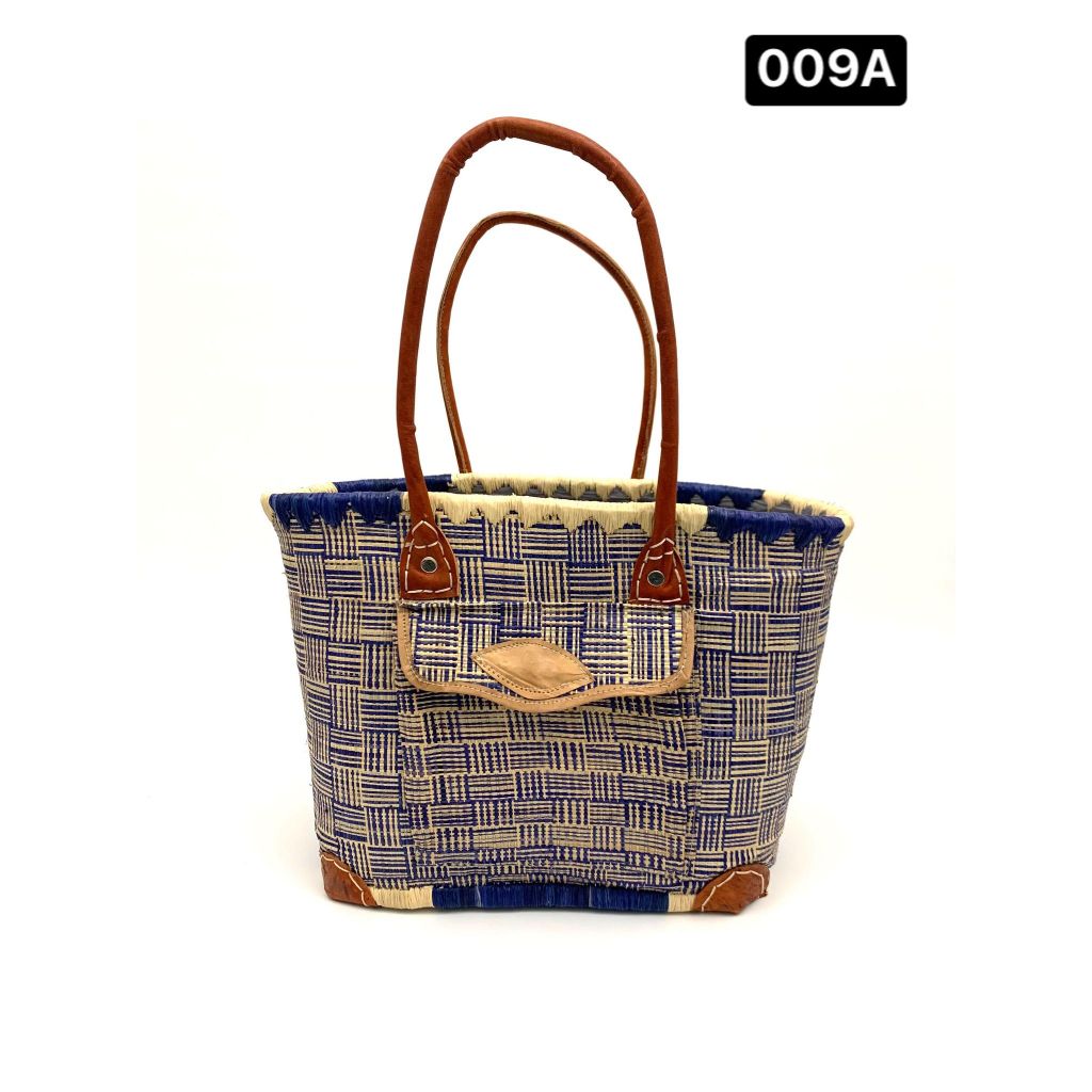 Handmade blue raffia women's classy handbag with outside and inside pockets & leather handle. Made with love in Madagascar