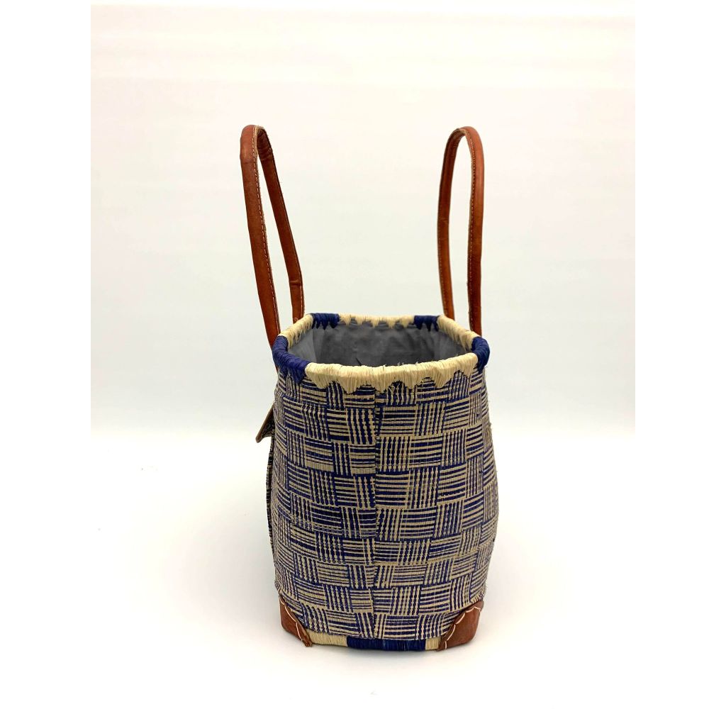 Handmade blue raffia women's classy handbag with outside and inside pockets & leather handle. Made with love in Madagascar